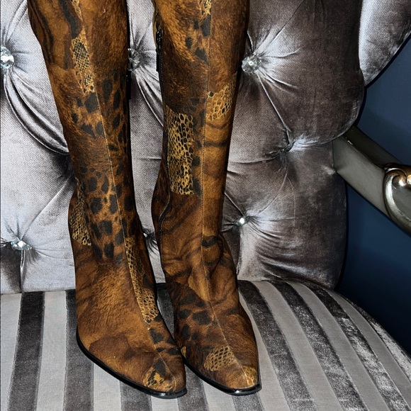 THIGH-HIGH LUXE BLACK STRETCH FABRIC BOOTS 🖤👢 - Picture 4 of 7